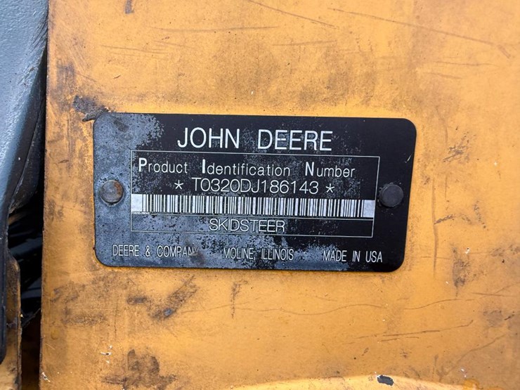 2010-deere-320d-image-35