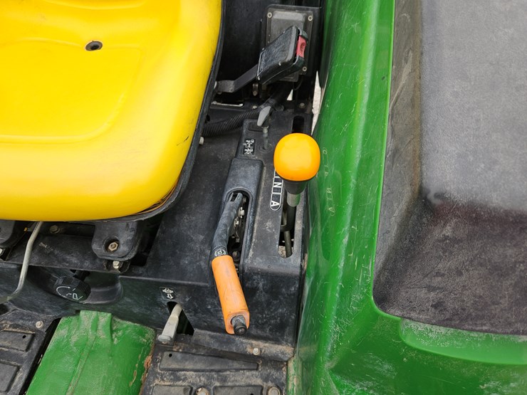 2021-john-deere-4044m-image-11