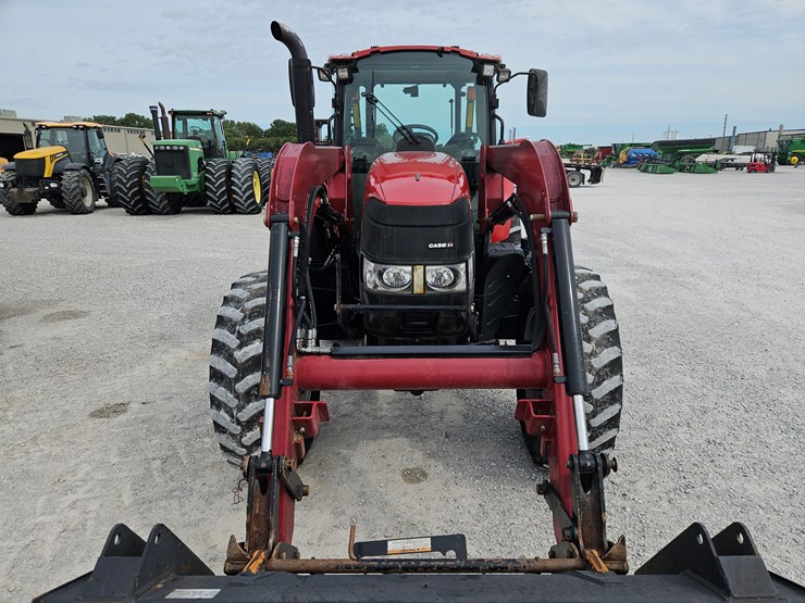 2015-case-ih-farmall-140a-image-4