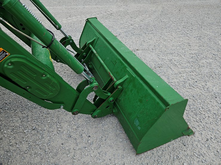 2017-john-deere-6105e-image-23
