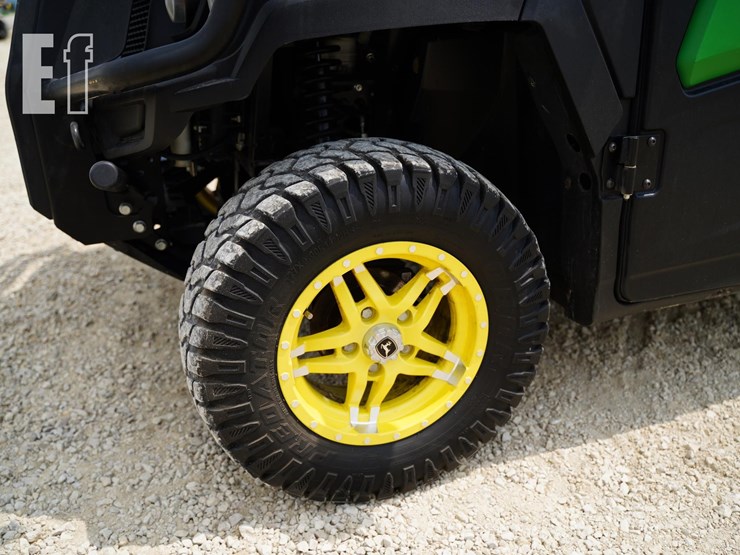 2023-john-deere-gator-xuv-835r-image-10
