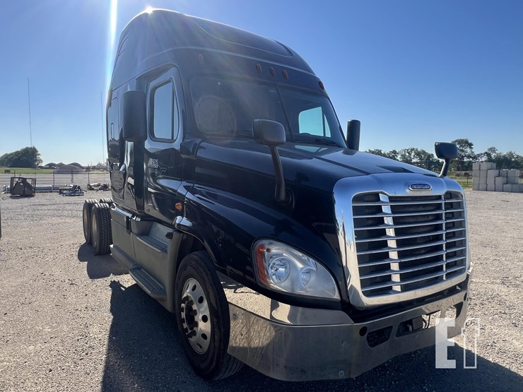 2018-freightliner-cascadia-125-image-3