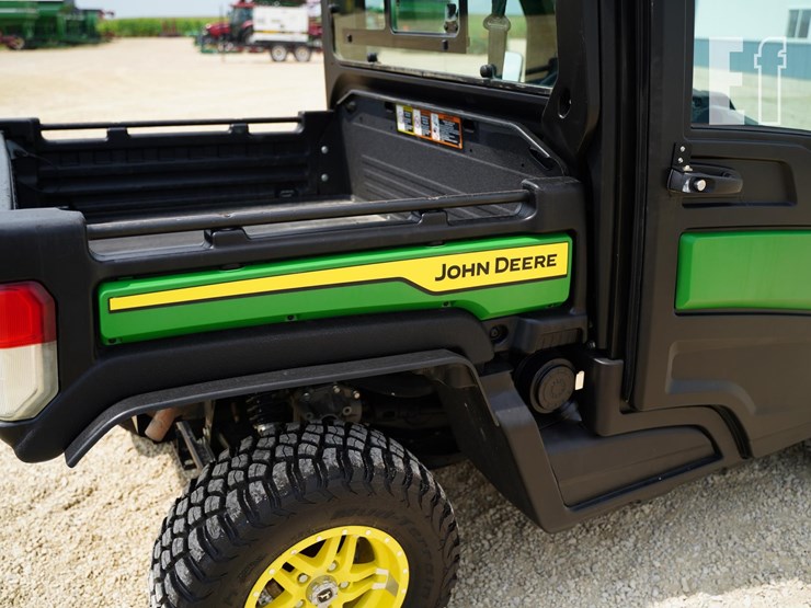 2023-john-deere-gator-xuv-835r-image-18