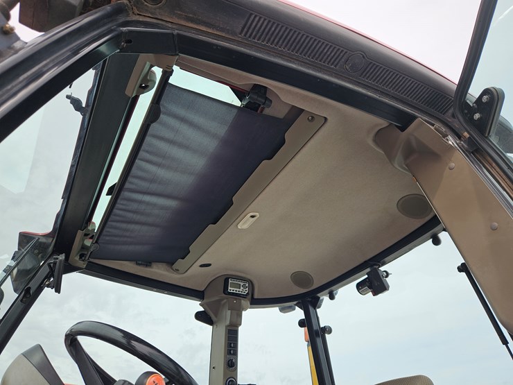 2015-case-ih-farmall-140a-image-8