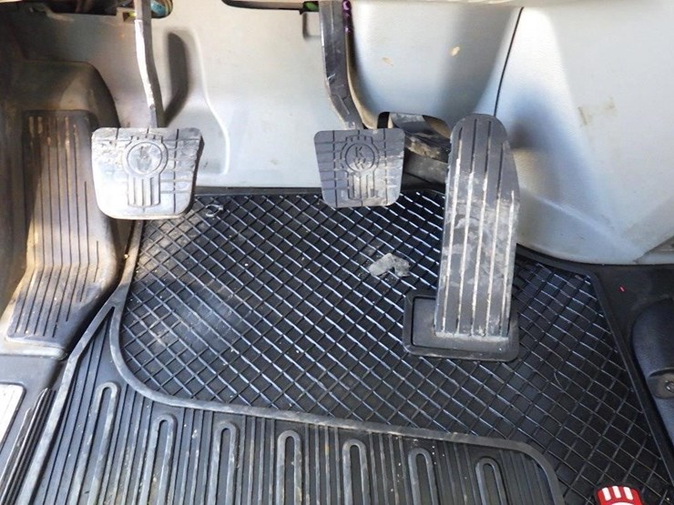 2017-kenworth-t880-image-32