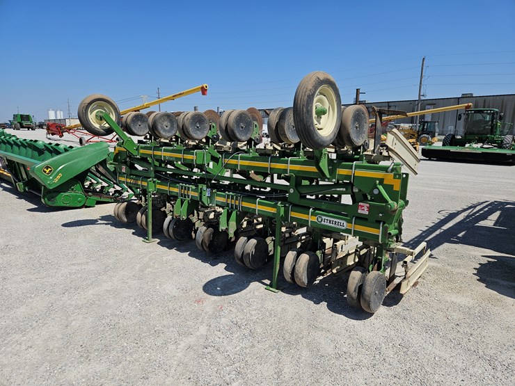 #201600-•-wetherell-2700-cultivator-image-1