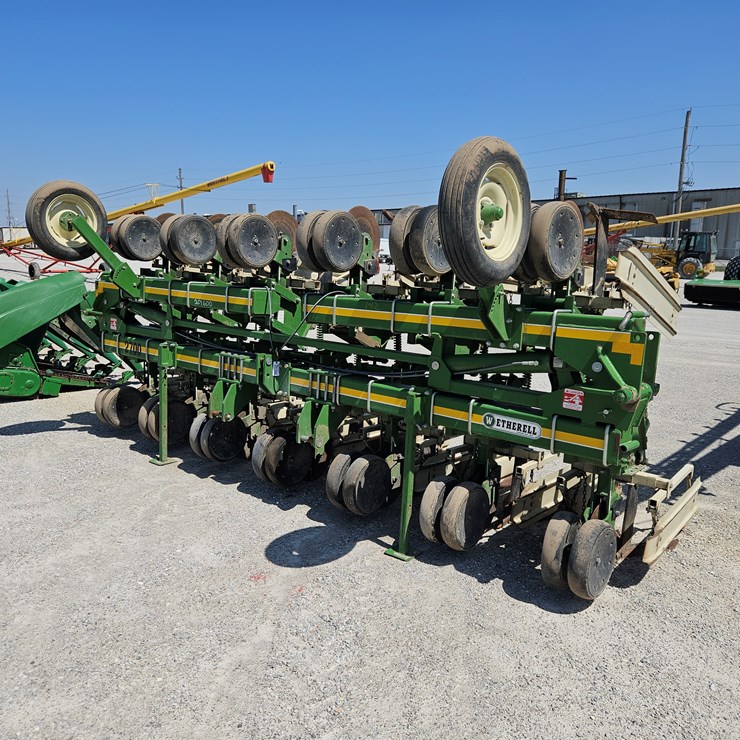 #201600 • Wetherell 2700 Cultivator