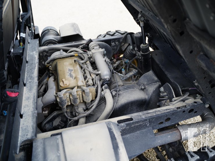 2019-john-deere-gator-xuv-835m-image-31