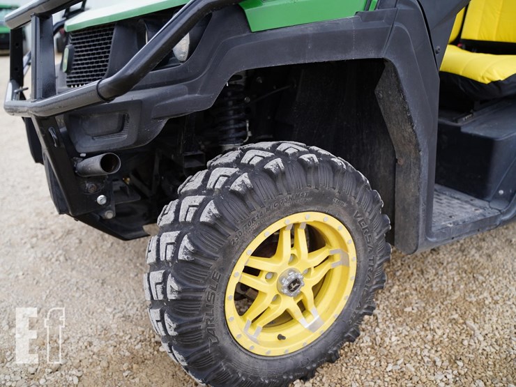2019-john-deere-gator-xuv-835m-image-11