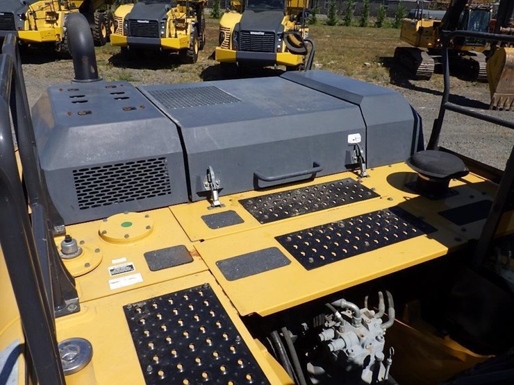 2016-deere-300g-lc-image-22