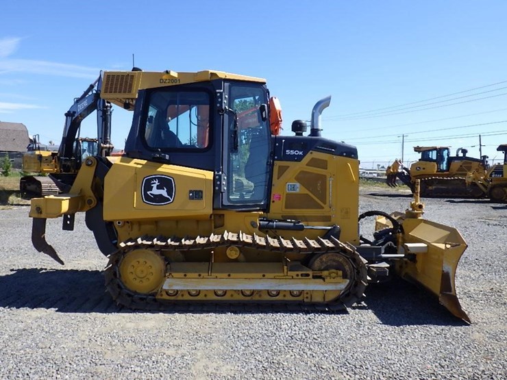 2021-deere-550k-image-3