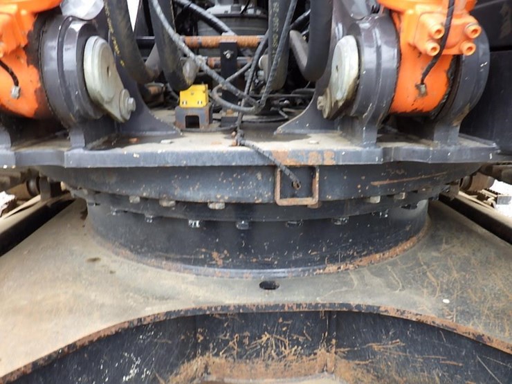2015-hitachi-zx350lc-6n-image-15