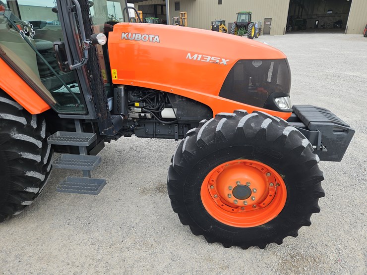 2015-kubota-m135x-image-3