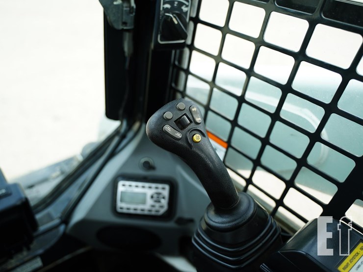 2022-bobcat-t770-image-29