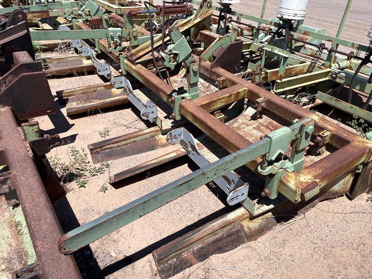 #9045-•-darbyshire-3-pt,-4-row-bedding-unit-image-23