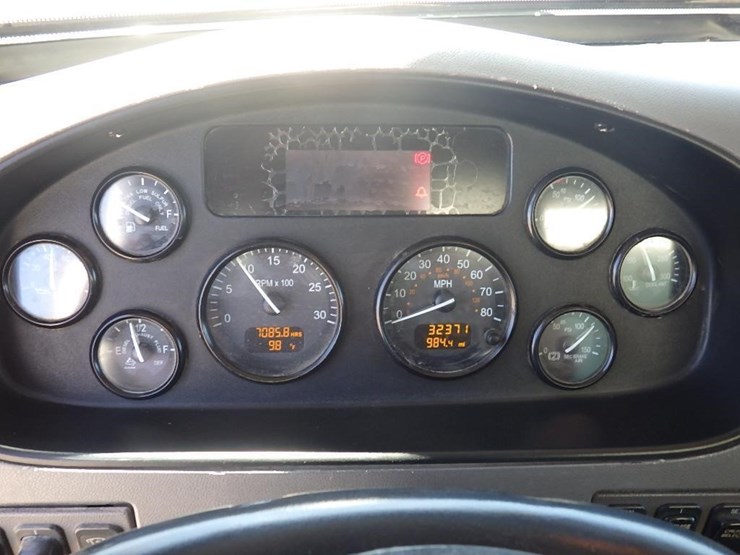 2015-peterbilt-pb348-16'-t/a-water-truck-image-29