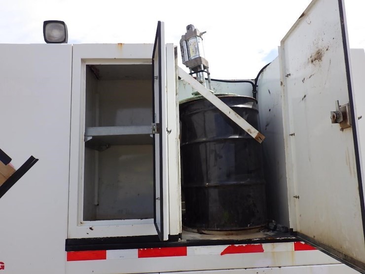 2016-peterbilt-pb337-s/a-fuel-&-lube-truck-image-21
