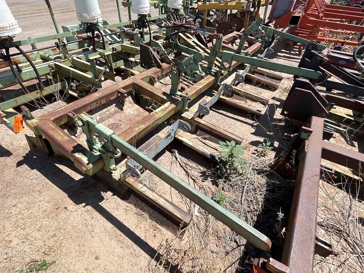 #9045-•-darbyshire-3-pt,-4-row-bedding-unit-image-10