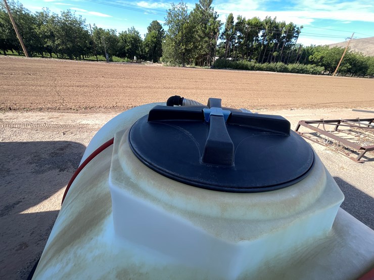 #9020-•-custom-4-row-liquid-fertilizer-applicator-w/pup-tank-image-56