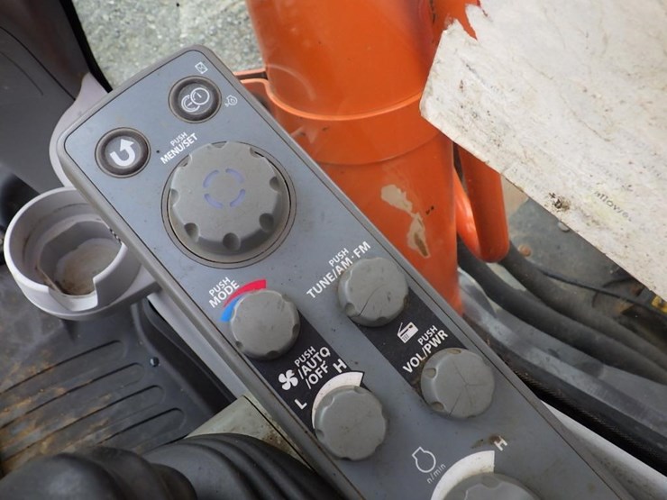 2015-hitachi-zx350lc-6n-image-38