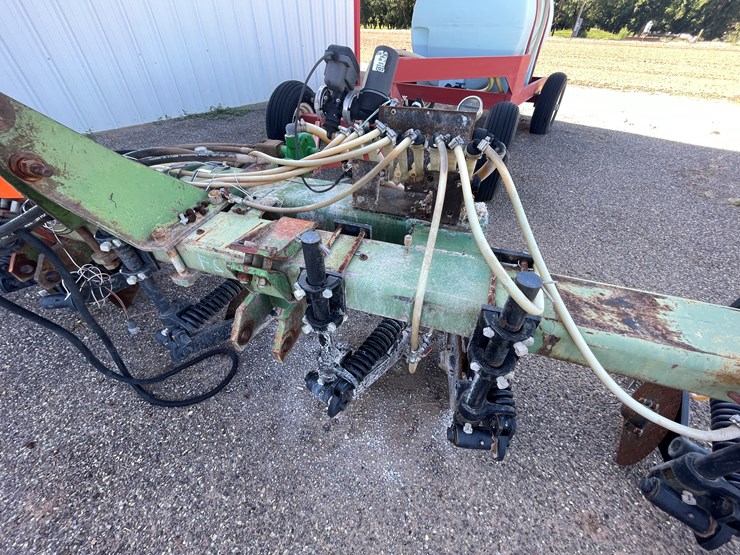 #9020-•-custom-4-row-liquid-fertilizer-applicator-w/pup-tank-image-8