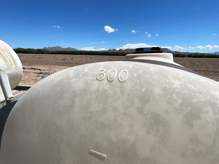 #9135-•-300-gallon-fertilizer-tank-image-6