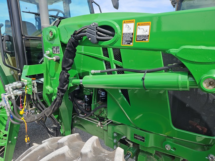 2014-john-deere-6115d-image-7