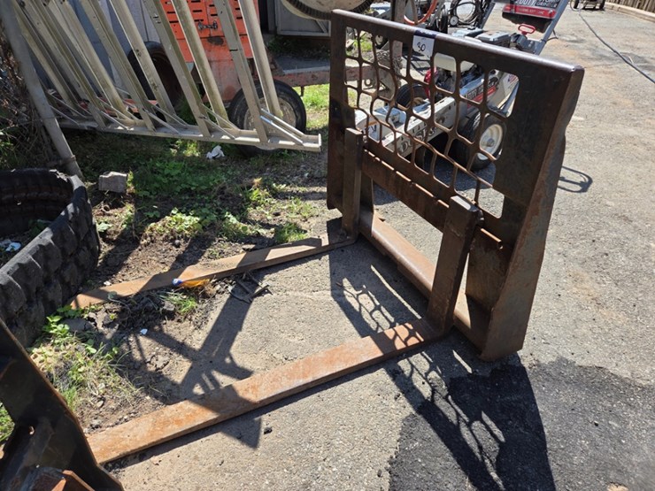 48"-skidsteer-fork-attachment-image-1