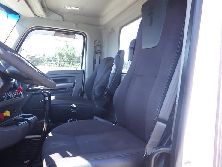 2017-kenworth-t880-image-19