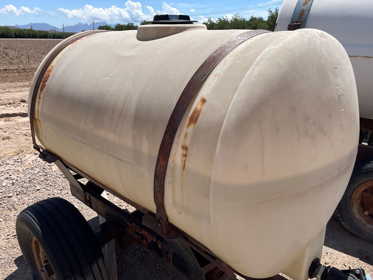 #9135-•-300-gallon-fertilizer-tank-image-9