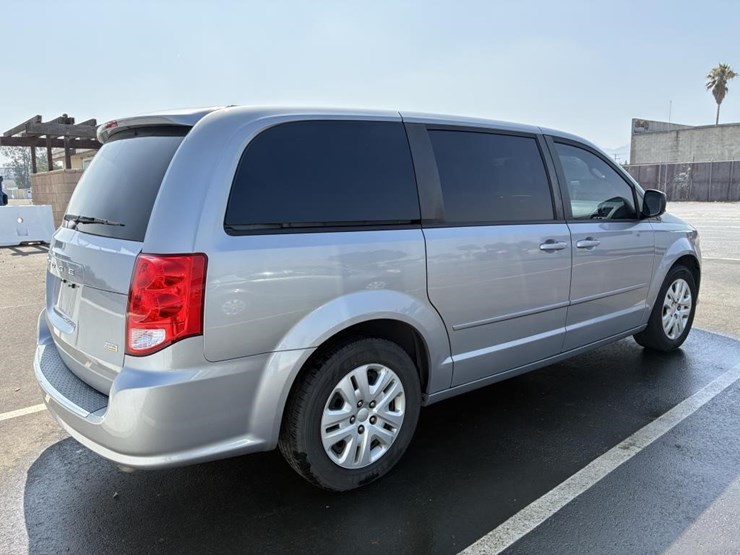 2016-dodge-grand-caravan-image-3