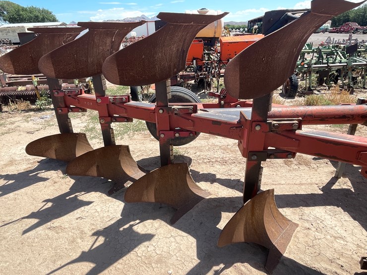 #9034-•-case-ih-6-bottom-roll-over-plow-image-24
