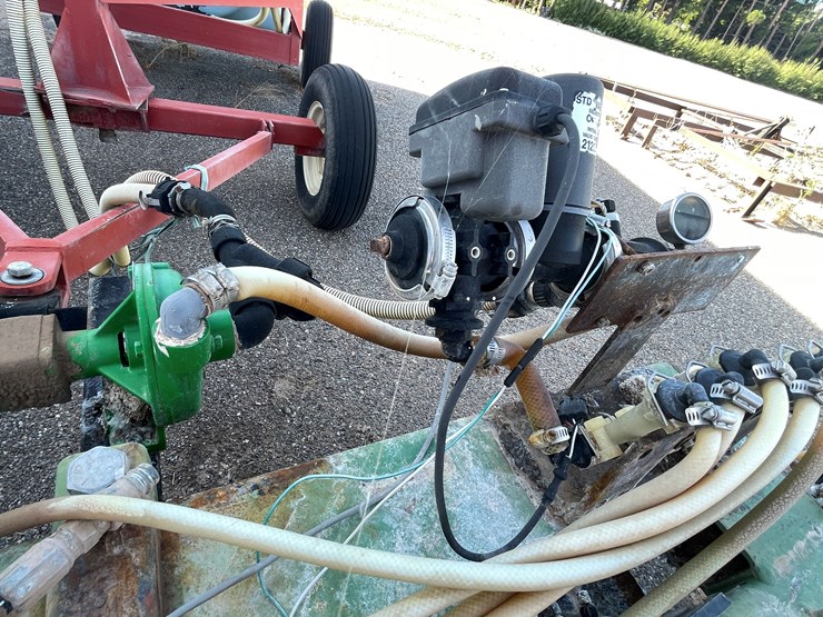 #9020-•-custom-4-row-liquid-fertilizer-applicator-w/pup-tank-image-17