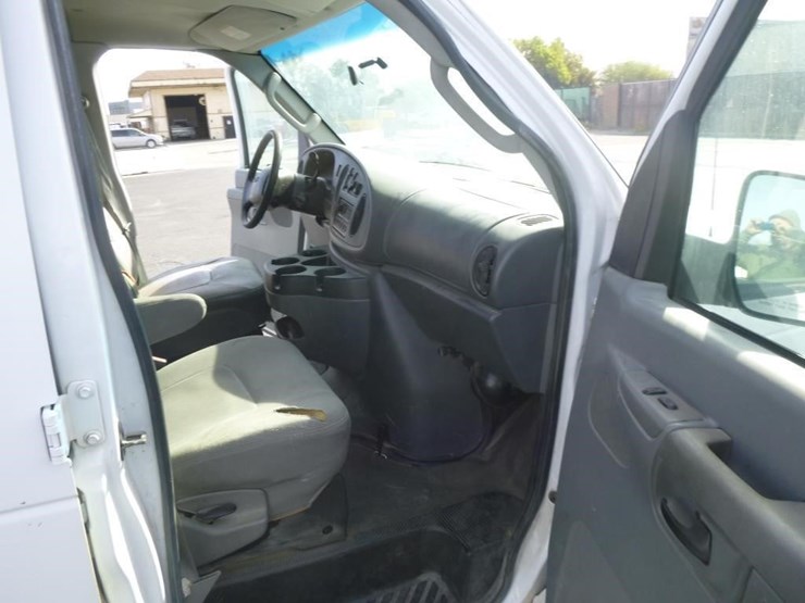 2008-ford-e350-image-15