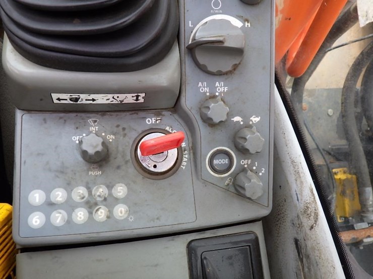 2015-hitachi-zx350lc-6n-image-39