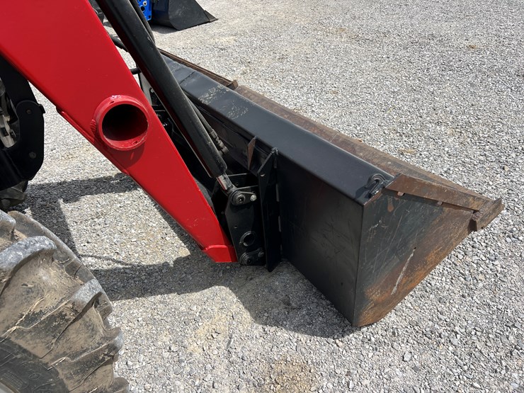 2011-case-ih-farmall-95u-image-4