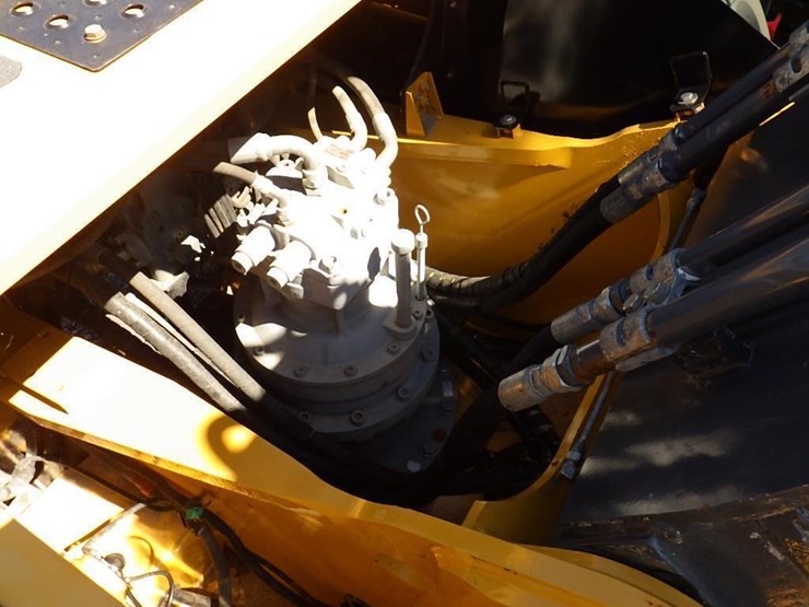 2016-deere-300g-lc-image-23
