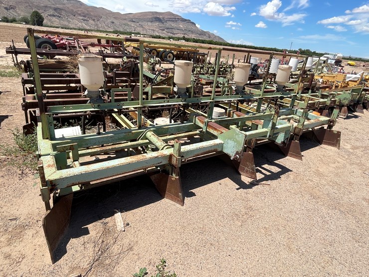 #9044-•-darbyshire-3-pt,-4-unit-bedding-unit-w/8-row-seed-units-image-7