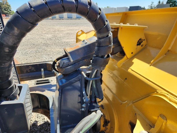 2023-deere-700l-image-18
