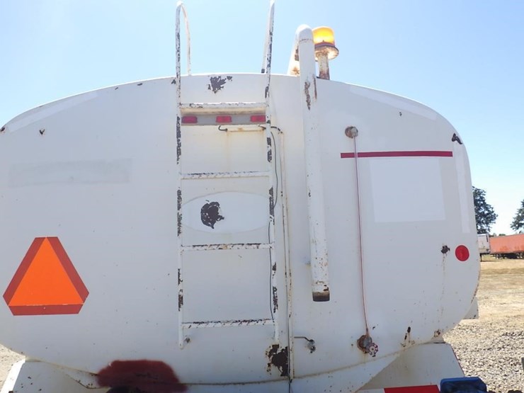 2015-peterbilt-pb348-16'-t/a-water-truck-image-18