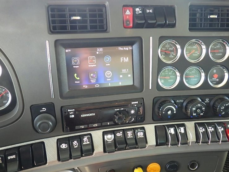 2017-kenworth-t880-image-27