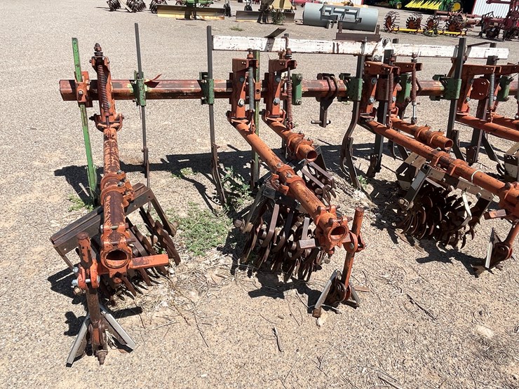 #9113-•-custom-4-row-cultivator-with-lilliston-lehman-units-image-2