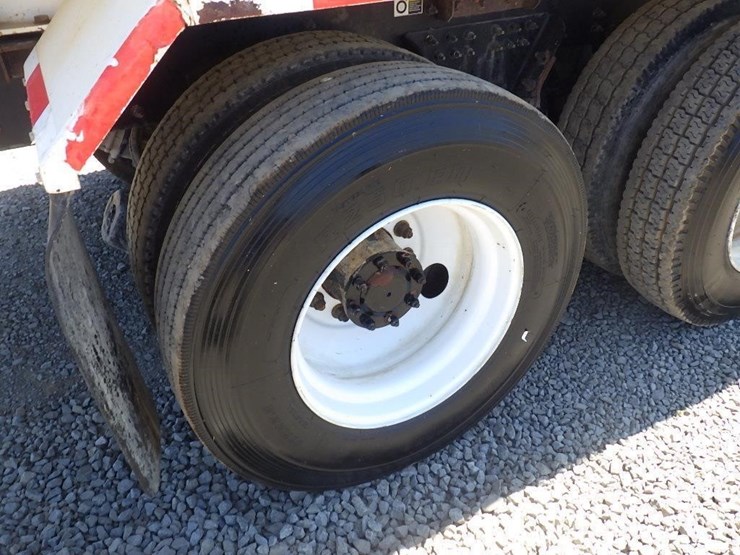 2015-peterbilt-pb348-16'-t/a-water-truck-image-44