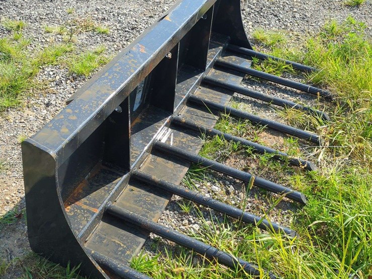 wolverine---63"-xtereme-manure-fork-attachment-mf-13-63w---skid-steer-image-4