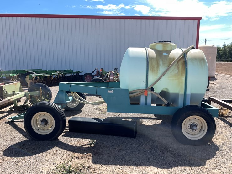 #9021-•-western-tank-liquid-fertilizer-on-4-wheel-wagon-image-1