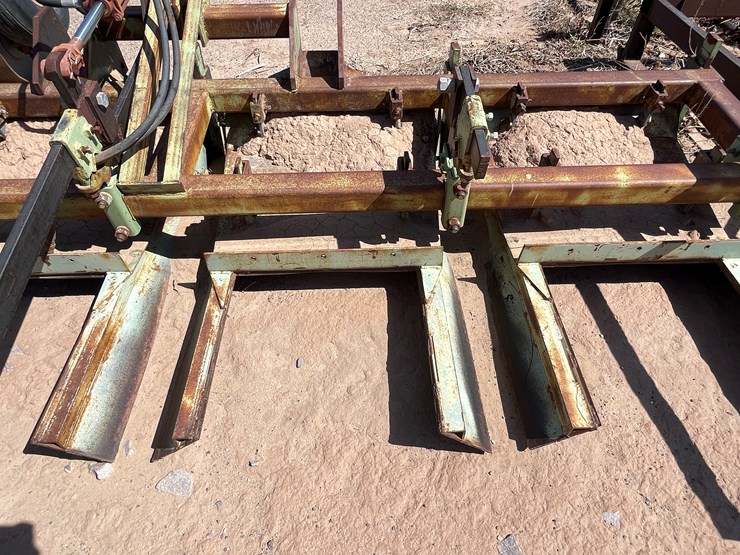#9024-•-13'-4-row-bedder-image-6