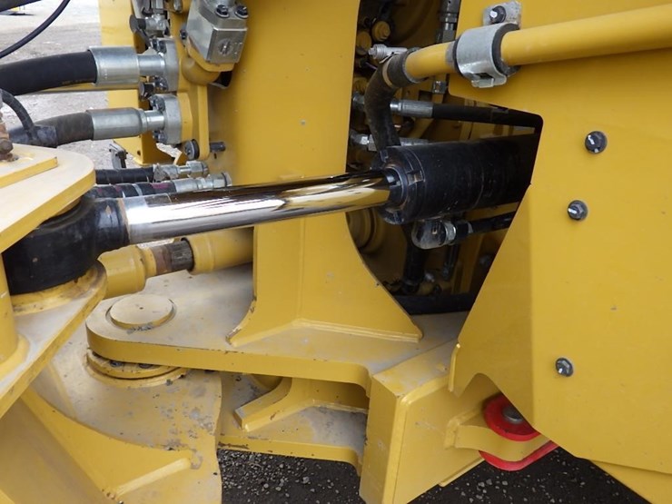 2022-caterpillar-980-image-21