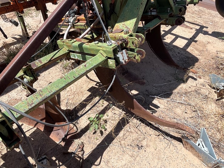 #9102-•-custom-3-pt-chisel-tillage-unit-with-poly-drum-image-31