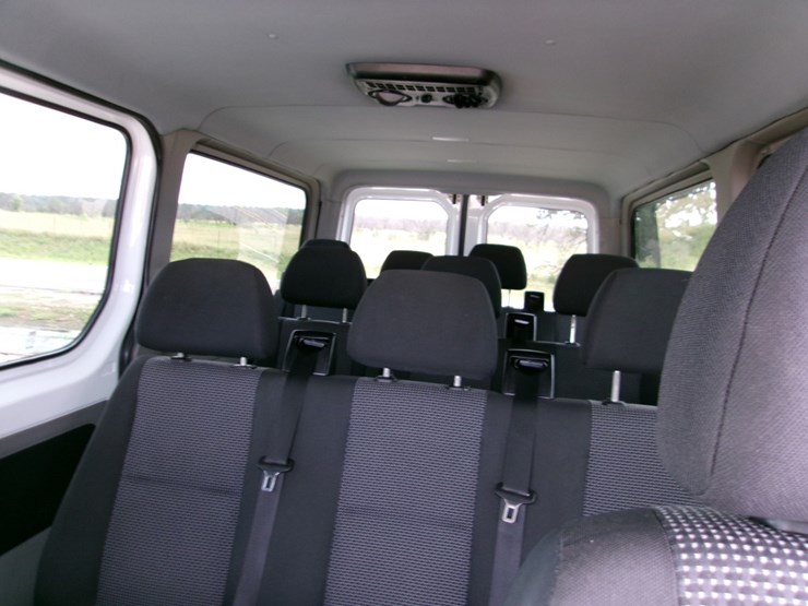 2011-frtlner-sprinter-van-image-3