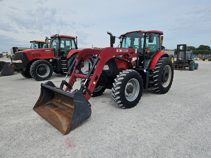2015-case-ih-farmall-140a-image-1